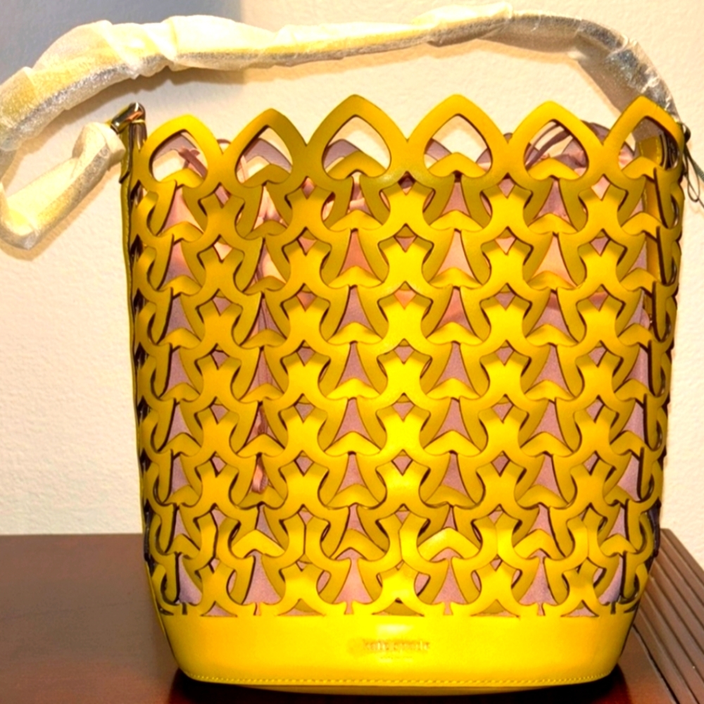 KATE♠️SPADE: NWOT DORIE MEDIUM BUCKET BAG - Picture 2 of 6
